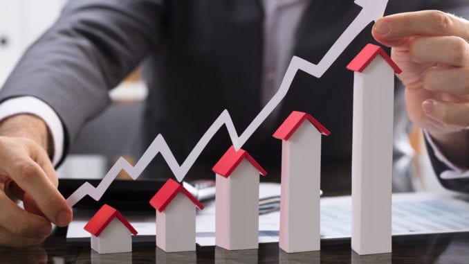 Setor imobiliário cresceu em 2019 No período de crise a Bahia chegou a ter 17 mil unidades imobiliárias em estoque, sendo que atualmente existem apenas 6 mil disponíveis